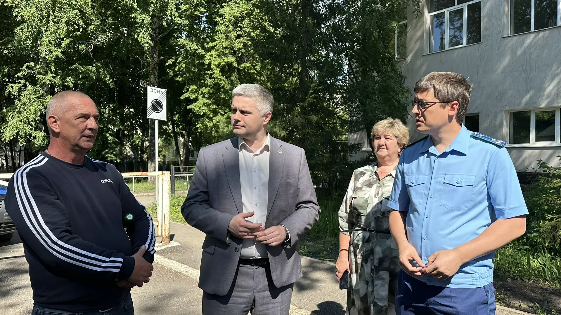 Продолжаю держать на контроле капитальный ремонт в школе №31 имени Рихарда Зорге. Совместно с предст