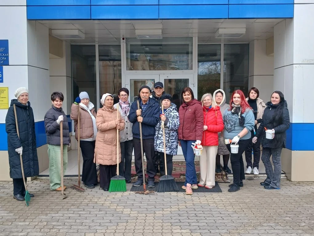 ✨✨✨Преподаватели Десногорской ДМШ приняли участие в Общегородском субботнике (30 апреля)! ✨✨✨

✅Был 