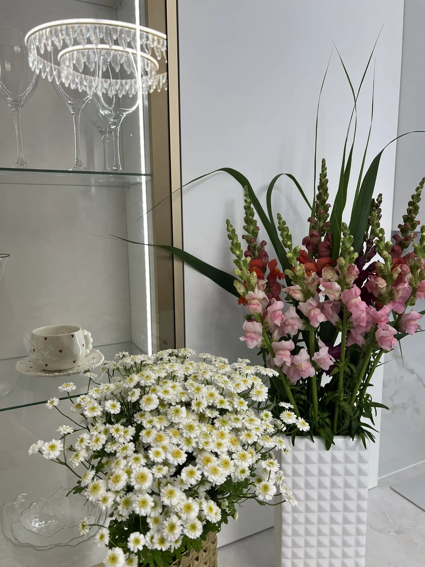 Добрый день💛💛💛

Обожаю лето за разнообразие садовых настоящих цветов 🌸💐🌹🌼. 

Вчера купила ром