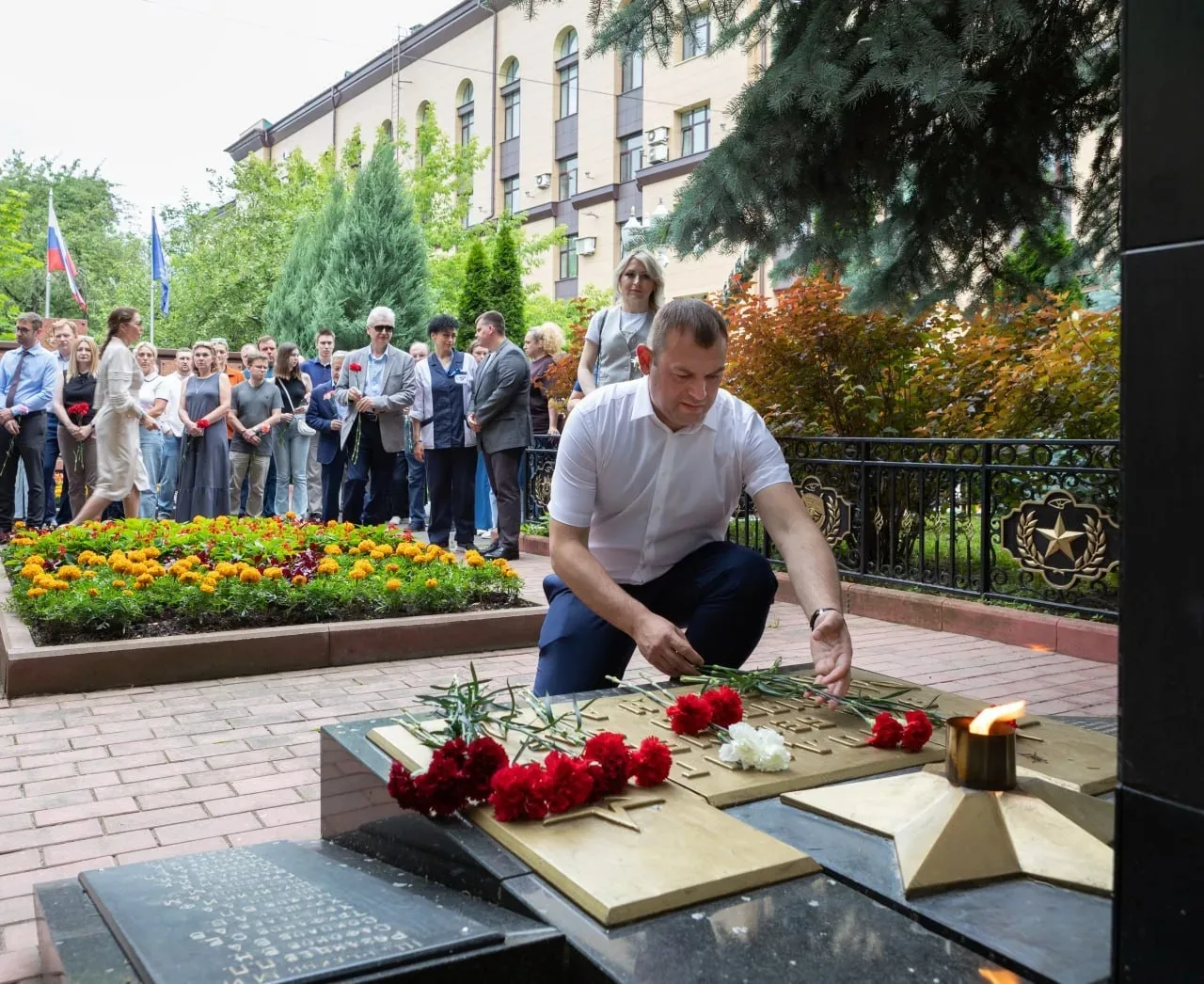 🕯️ В День памяти и скорби на «Вымпеле» возложили цветы к мемориалу погибших работников

На территор
