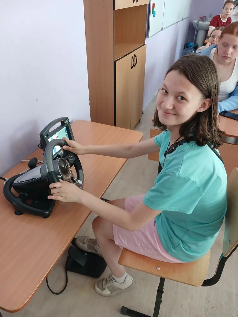 🔬  Разгадываем тайны микромира!

Сегодня на профильной смене наши воспитанники превратились в насто
