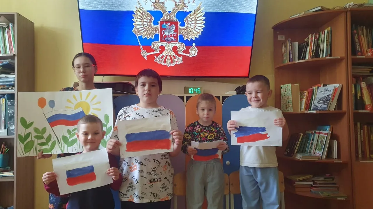 Наши воспитанники поздравляют всех с Днём России!