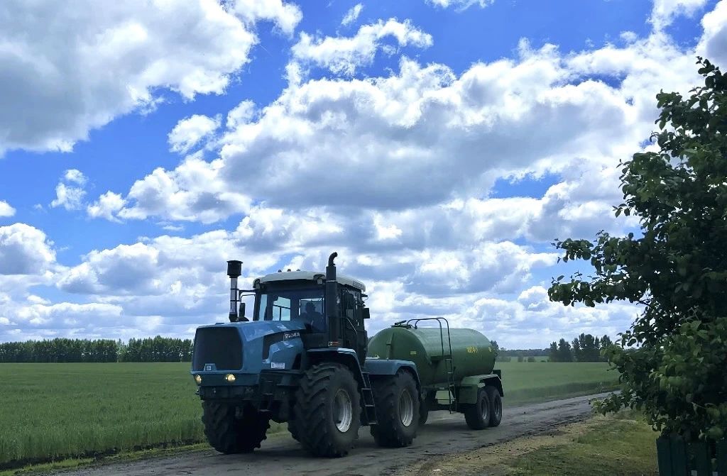 Заботимся о земле сегодня — ради урожая завтра! 🌾🚜

Пока лето в самом разгаре, на полях кипит важн