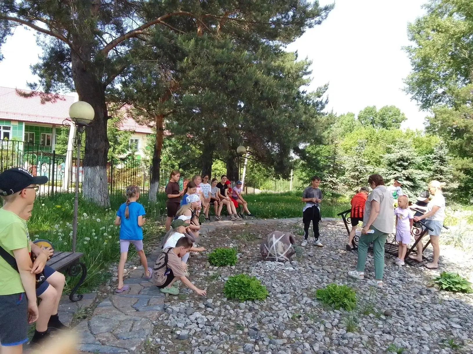 🌿✨ Экологическое утро в нашем пришкольном лагере: Путешествие к чистоте и здоровью! 🌞🍏

Сегодняшн