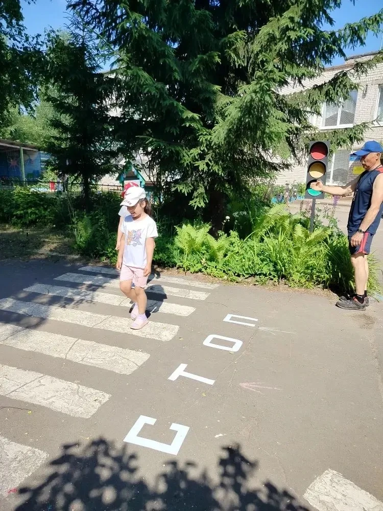 Наше учреждение приняло участие в акции " Безопасный переход", проводимой в июне 2026 года , способс