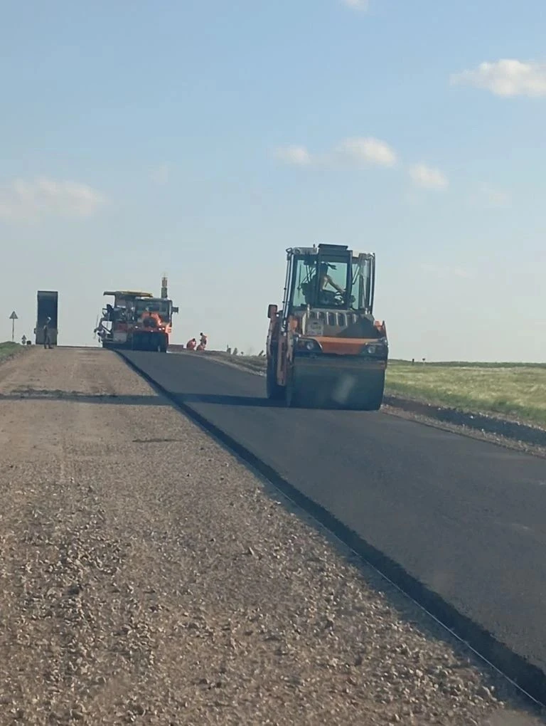 В отдаленном районе Саратовской области ремонтируют две подъездные дороги к рабочему поселку 

Работ