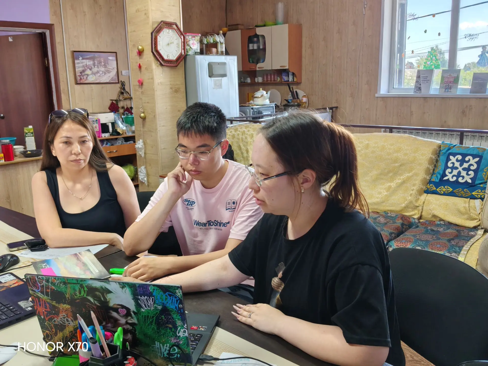 Консультации по поступлению в самом разгаре. 

Это ваше будущее, 
поэтому делайте все, чтобы улучшит