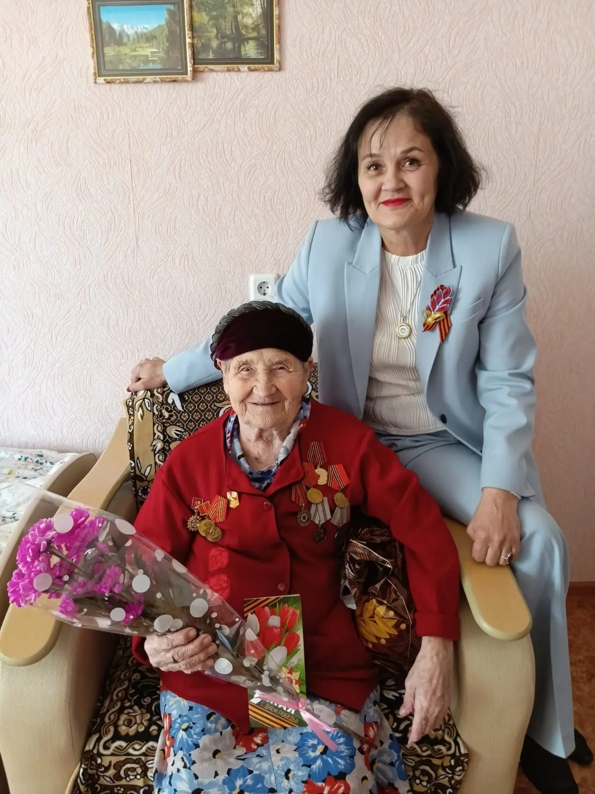 🎖️С Днём Победы!
По доброй традиции директор ООО «Вилюй» Уткина Людмила Александровна поздравила ве