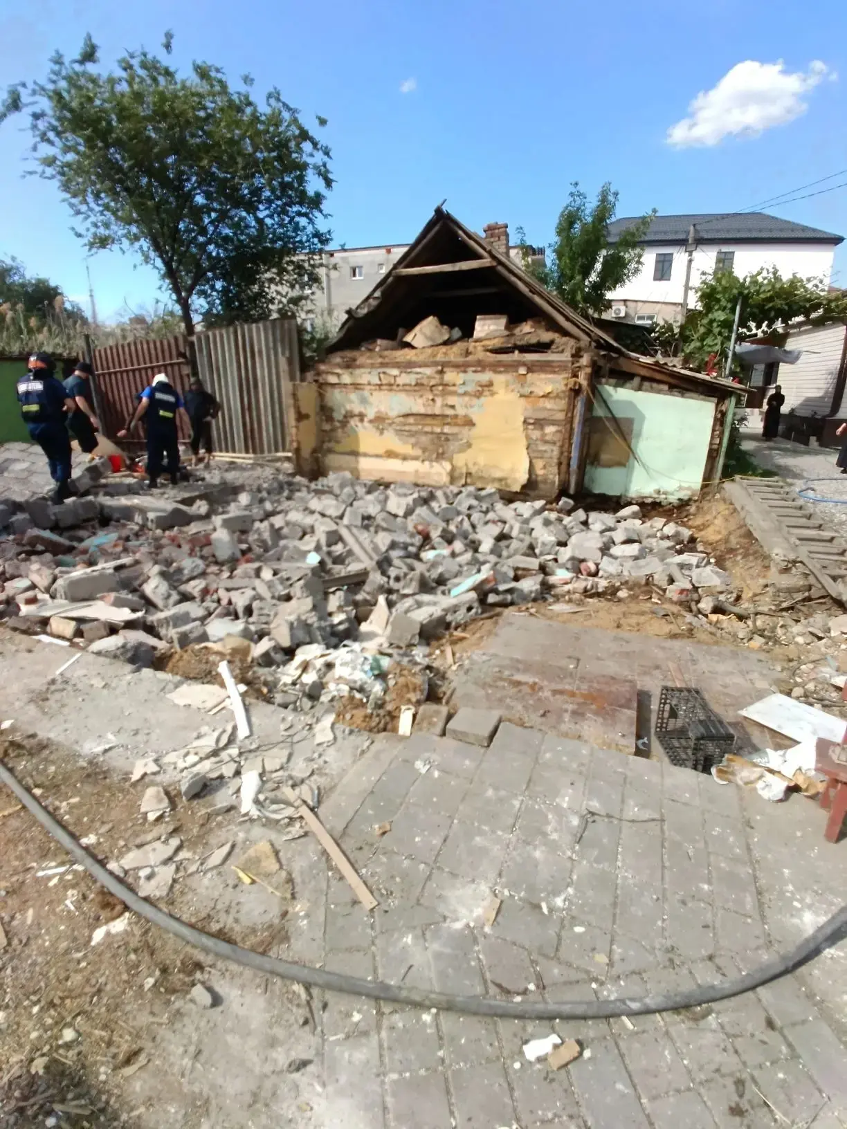 Городские спасатели извлекли мужчину из-под рухнувшей стены

В частном доме на улице Нечаева обрушил