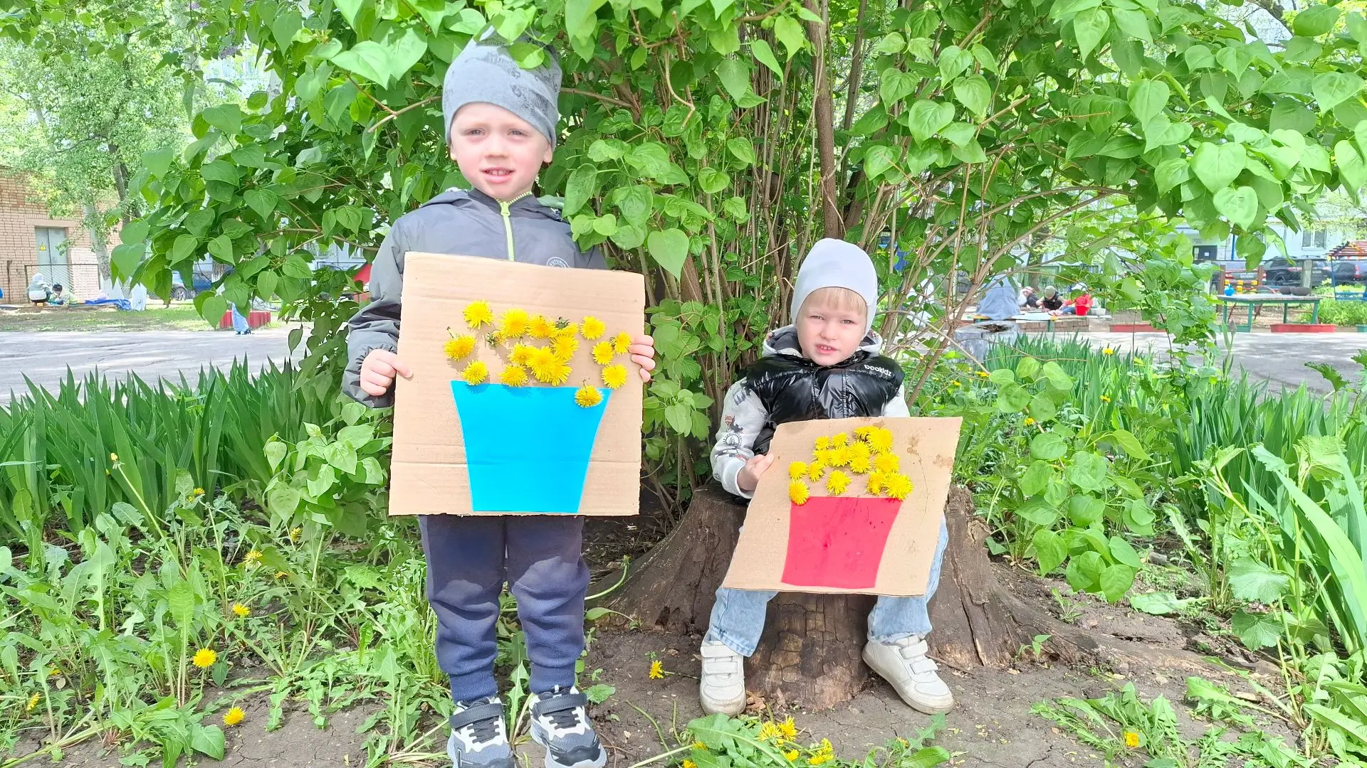 ☀️13 мая - Всемирный день Одуванчика.
Одуванчик – весенний цветок, похожий на маленькое солнышко, ко
