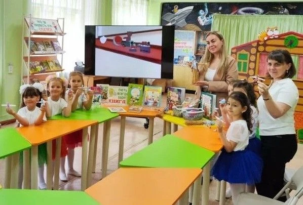 На празднике в честь Дня защиты детей библиотекари детского отдела МБУК ПР «МЦБ» провели мастер-клас