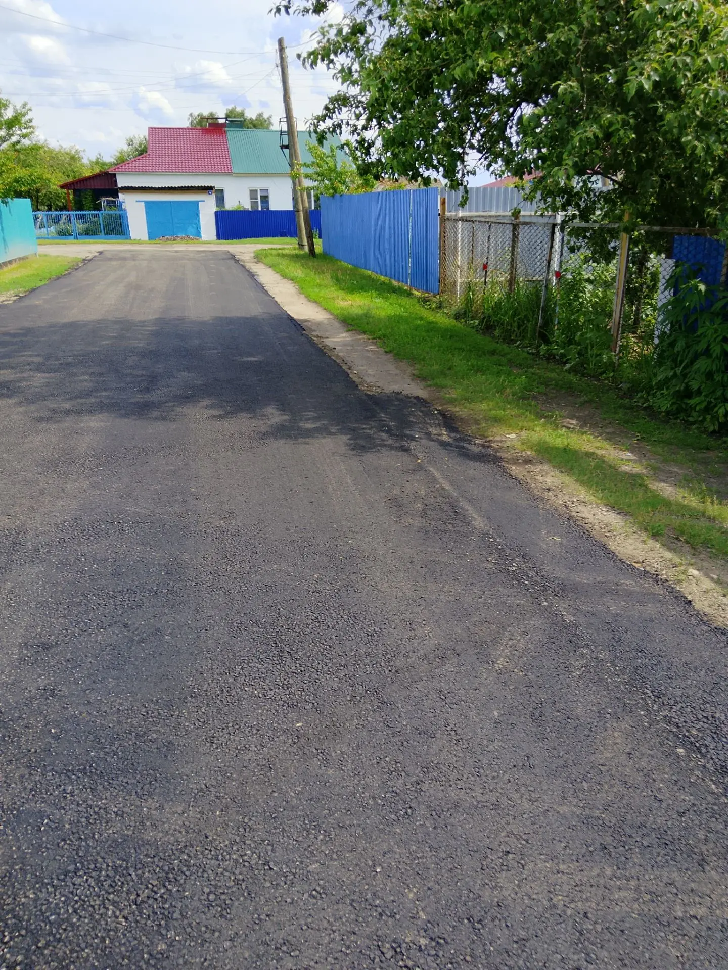 В с. Барановка завершился ремонт автомобильной дороги по улице Комсомольской