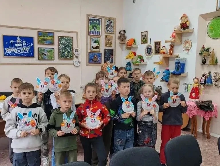 Для артемовских школьников каникулы проходят ярко и познавательно!

В пасмурный день настроение всег