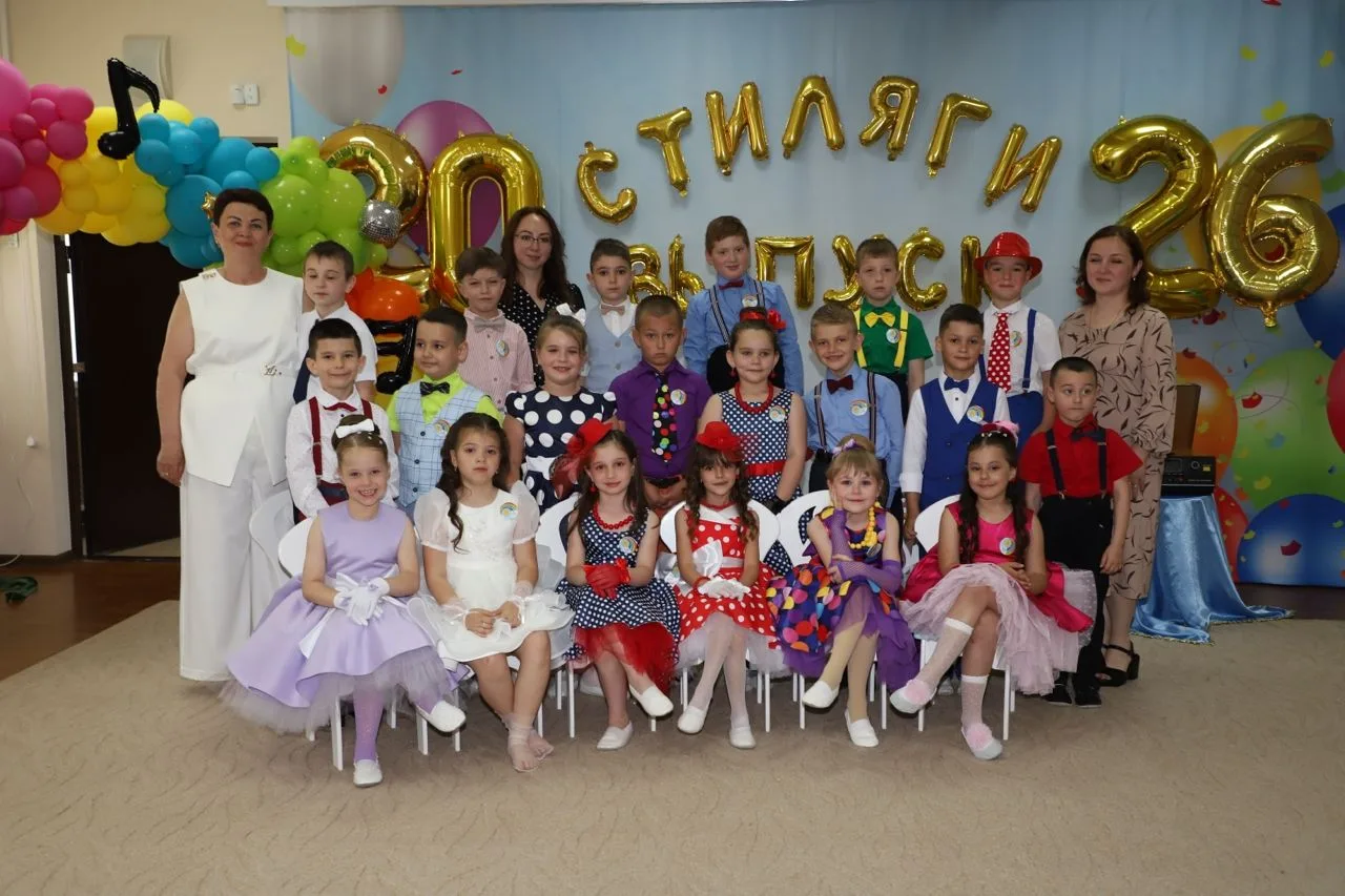 ВЫПУСК 2026
От нас напутствие примите
Вы в свой чудесный выпускной!
Своих родителей любите,
И улыбай