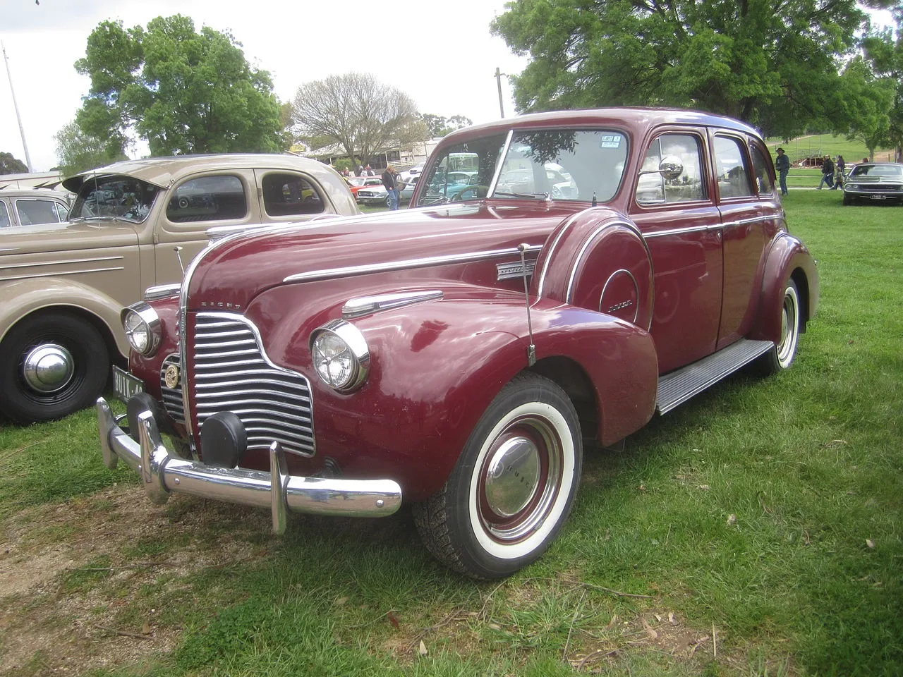 Buick Eight

Автомобиль родился в 1939 году, в роду концерна General Motors, семействе Buick. Под за
