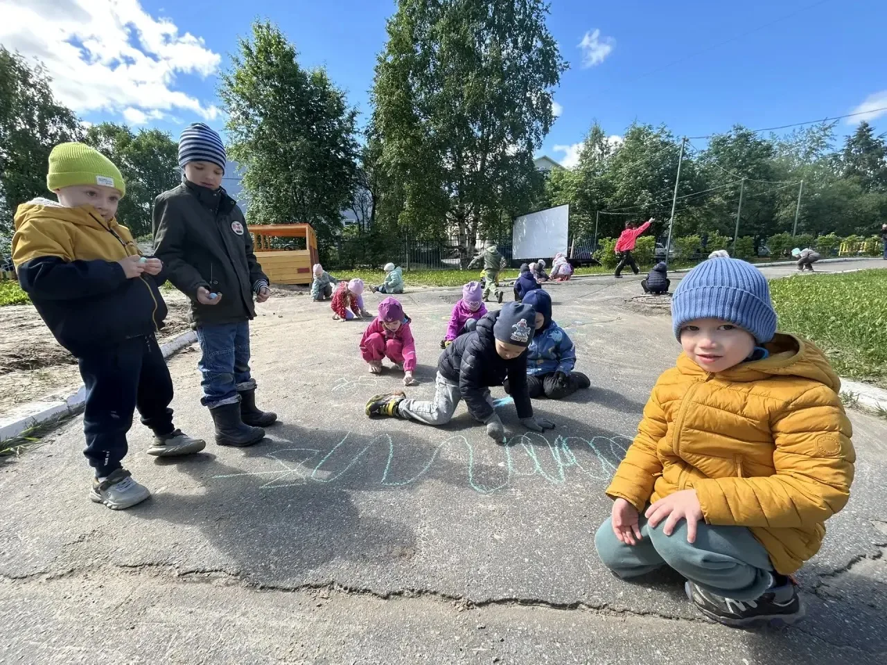 Сегодня, 1 июня, в нашем детском саду прошёл самый творческий, шумный и весёлый праздник — День защи