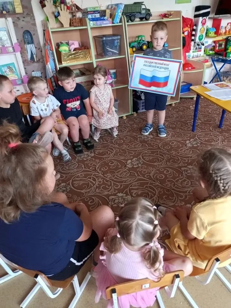 У каждого человека есть родная земля, то место, где он живёт. Есть мама, которая дала ему жизнь-это 