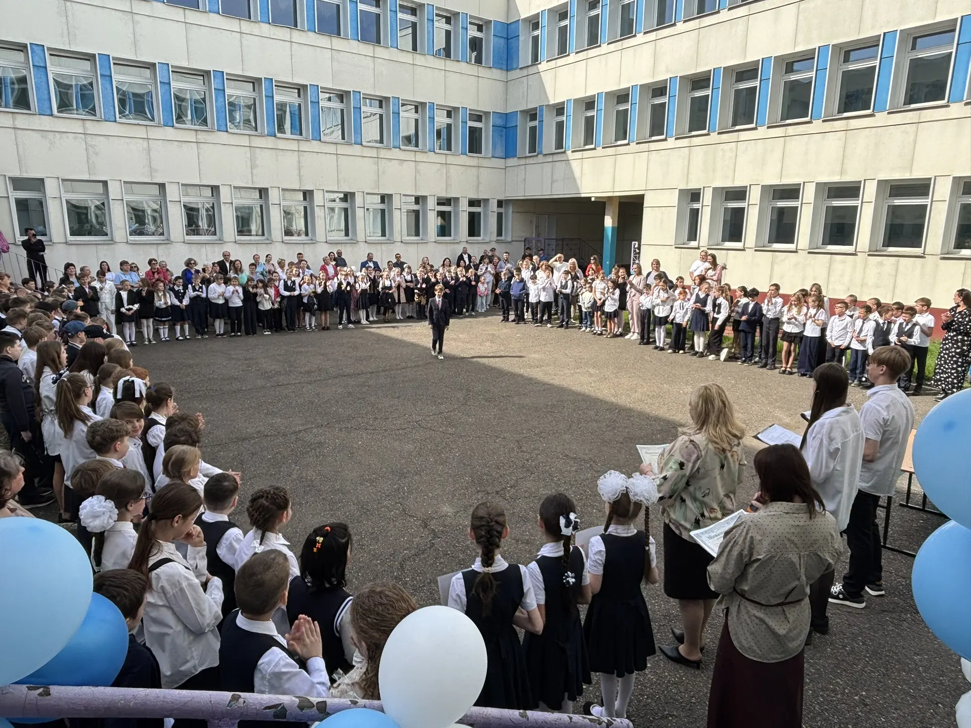 Время подводить итоги✅

Состоялись торжественные линейки, посвященные окончанию 2025-2026 учебного г