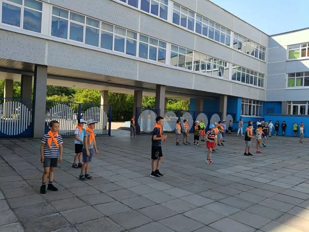 Один день – столько всего! 📸

Утро началось с зарядки – бодро, весело, с хорошим настроением. Дальш