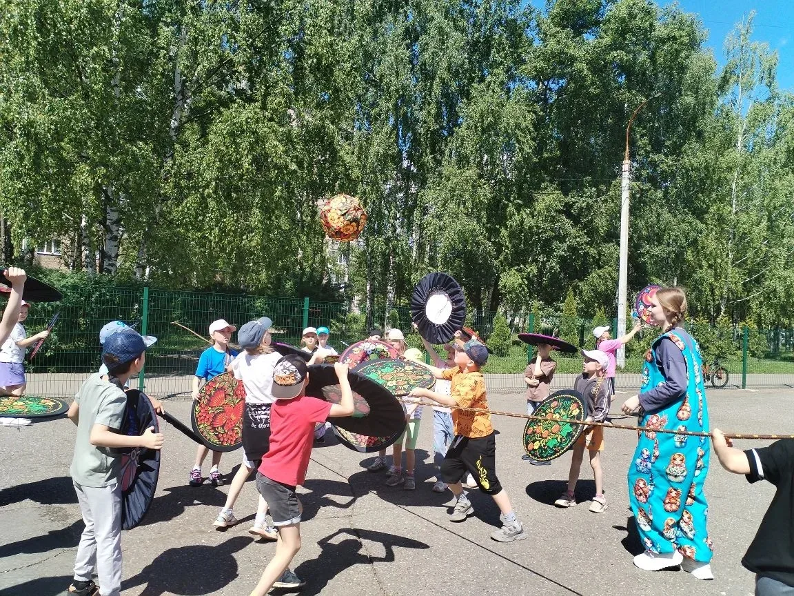 ☀️ 8 июня в лагере прошёл очень творческий и активный день. 
Ребята пели песни о дружбе, играли в по