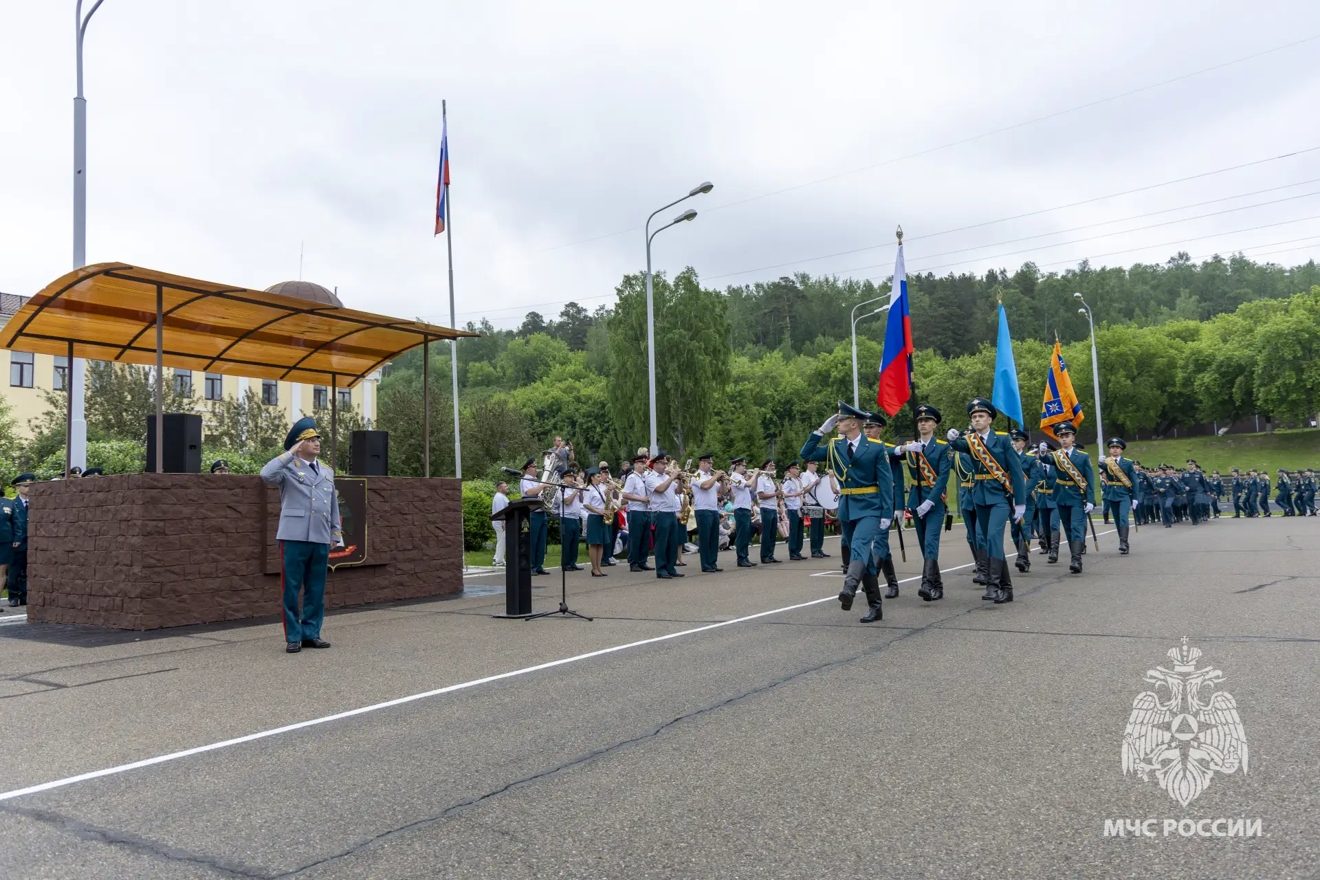 🎓 Порядка 200 обучающихся академии получили дипломы о высшем и среднем профессиональном образовании