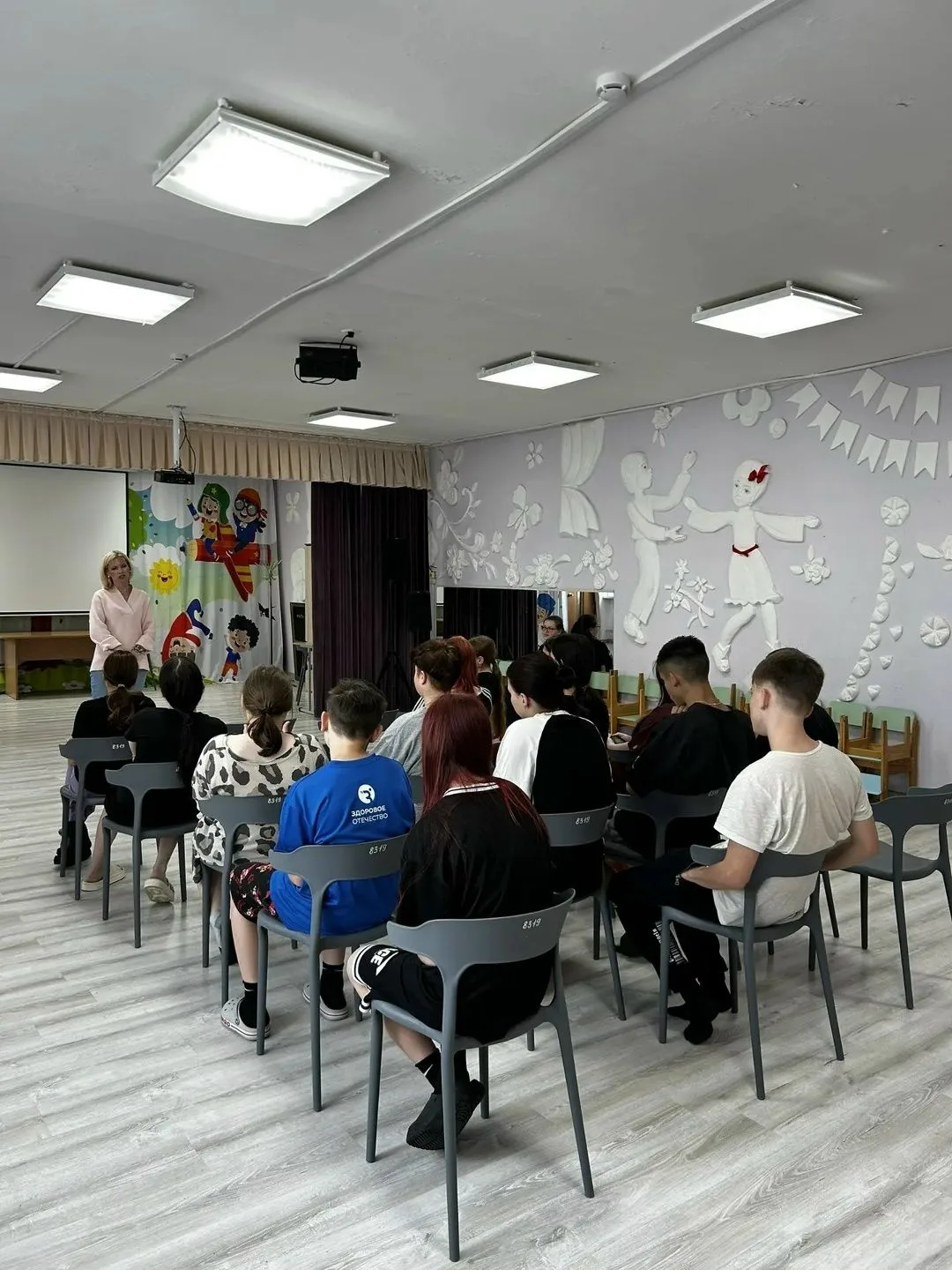⚖️ Урок правовой грамотности: встреча с судебными приставами!
 
 
В центр «Каравелла» пришли важные 