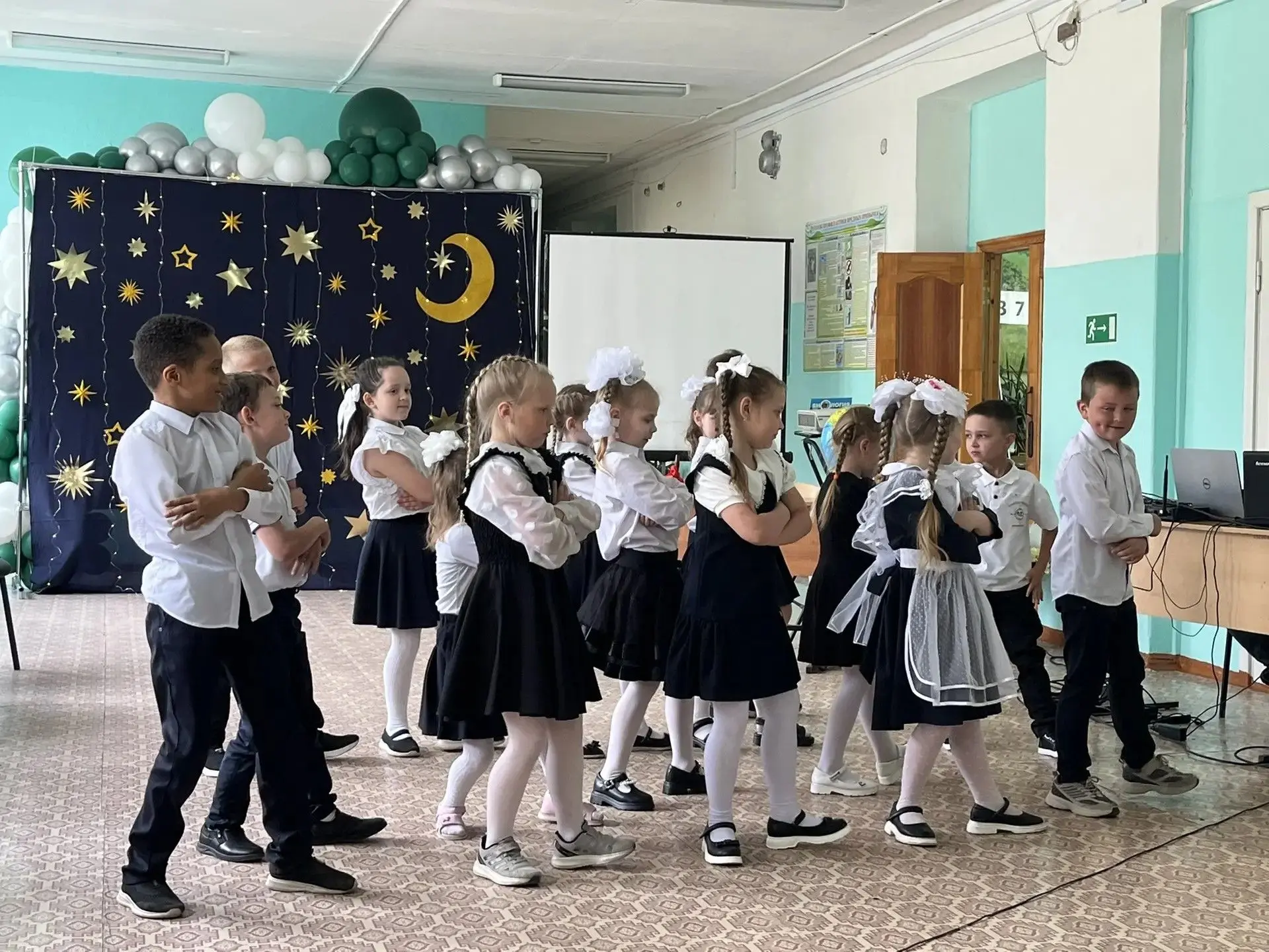 Последний звонок — как рождение новой звезды!
Сегодня для наших одиннадцатиклассников прозвенел посл