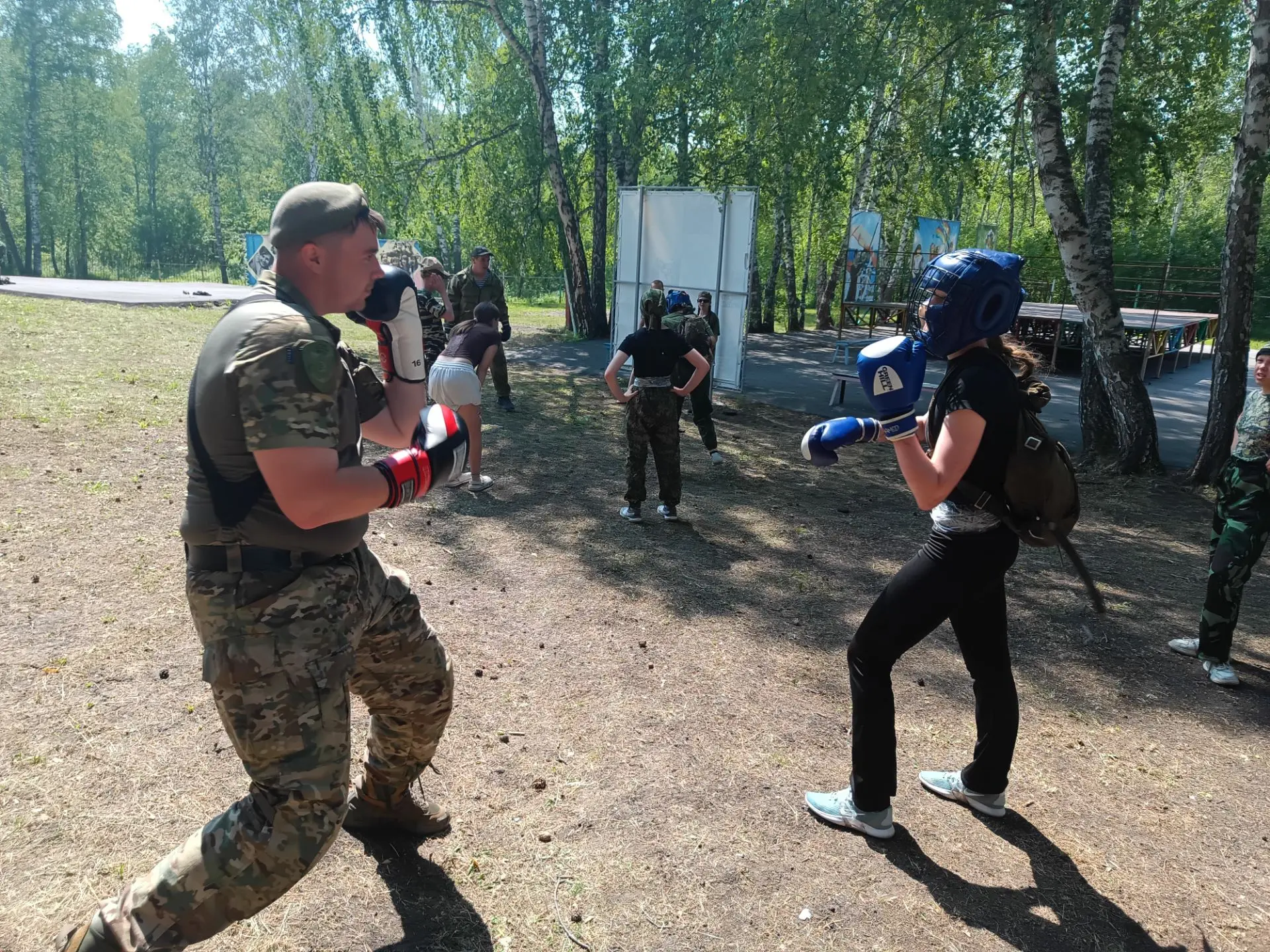 Здравия желаю, дорогие родители, прошу прощения, что не выходил на связь - у нас был экзамен... 18 у