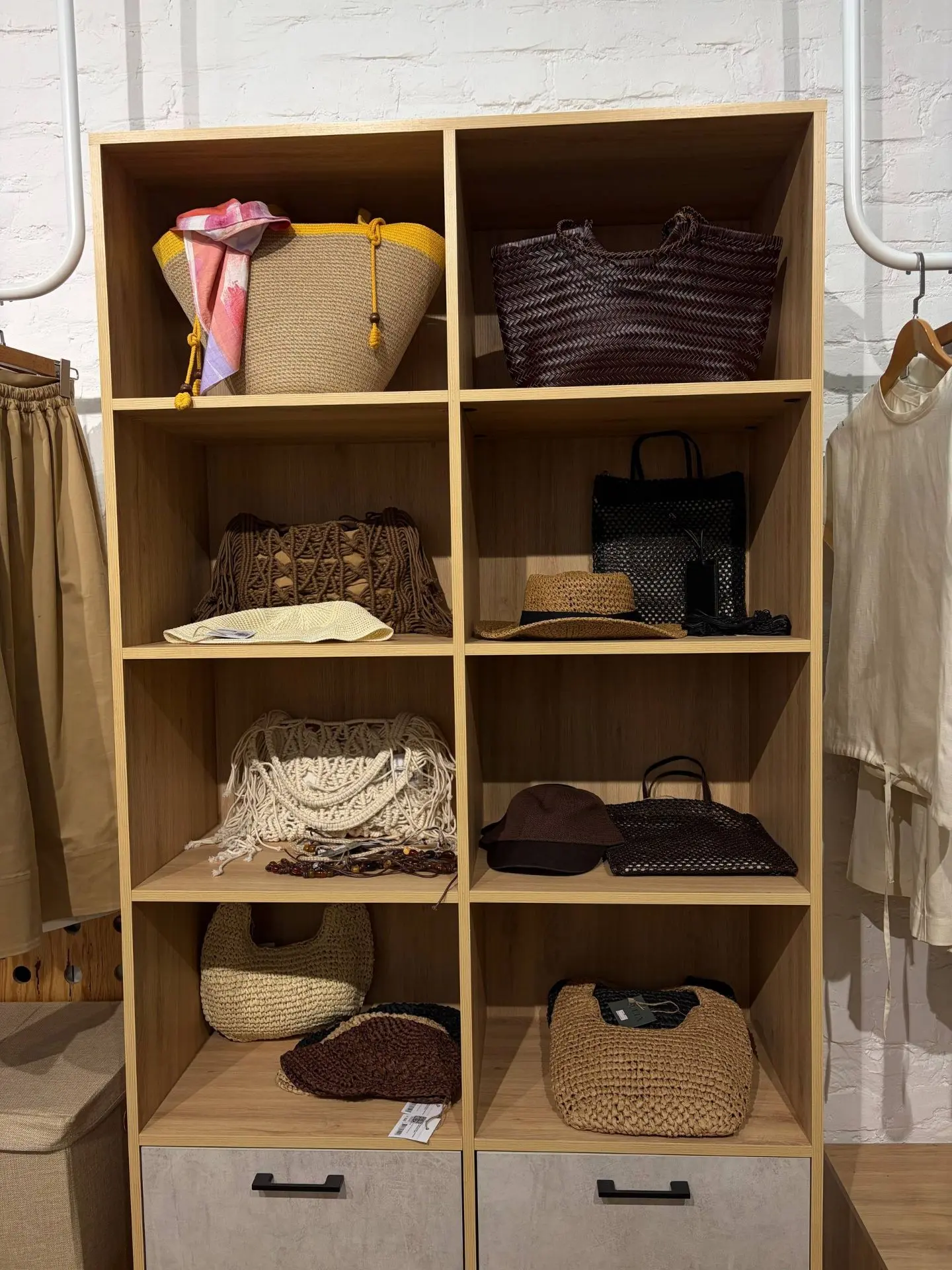 Срочное включение с магазина на Петроградке! 👒👜

В розничные магазины уже приехали летние новинки 