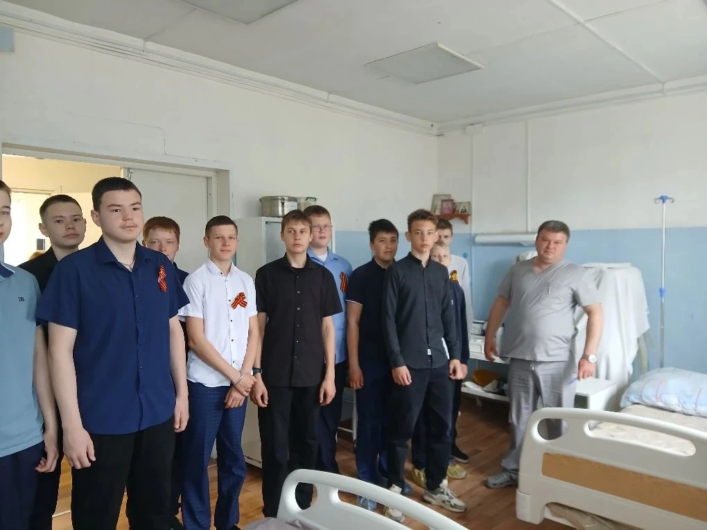 🩺8 мая учащиеся 7 "Б" класса вместе с классным руководителем Крыс О.А. посетили хирургическое отдел