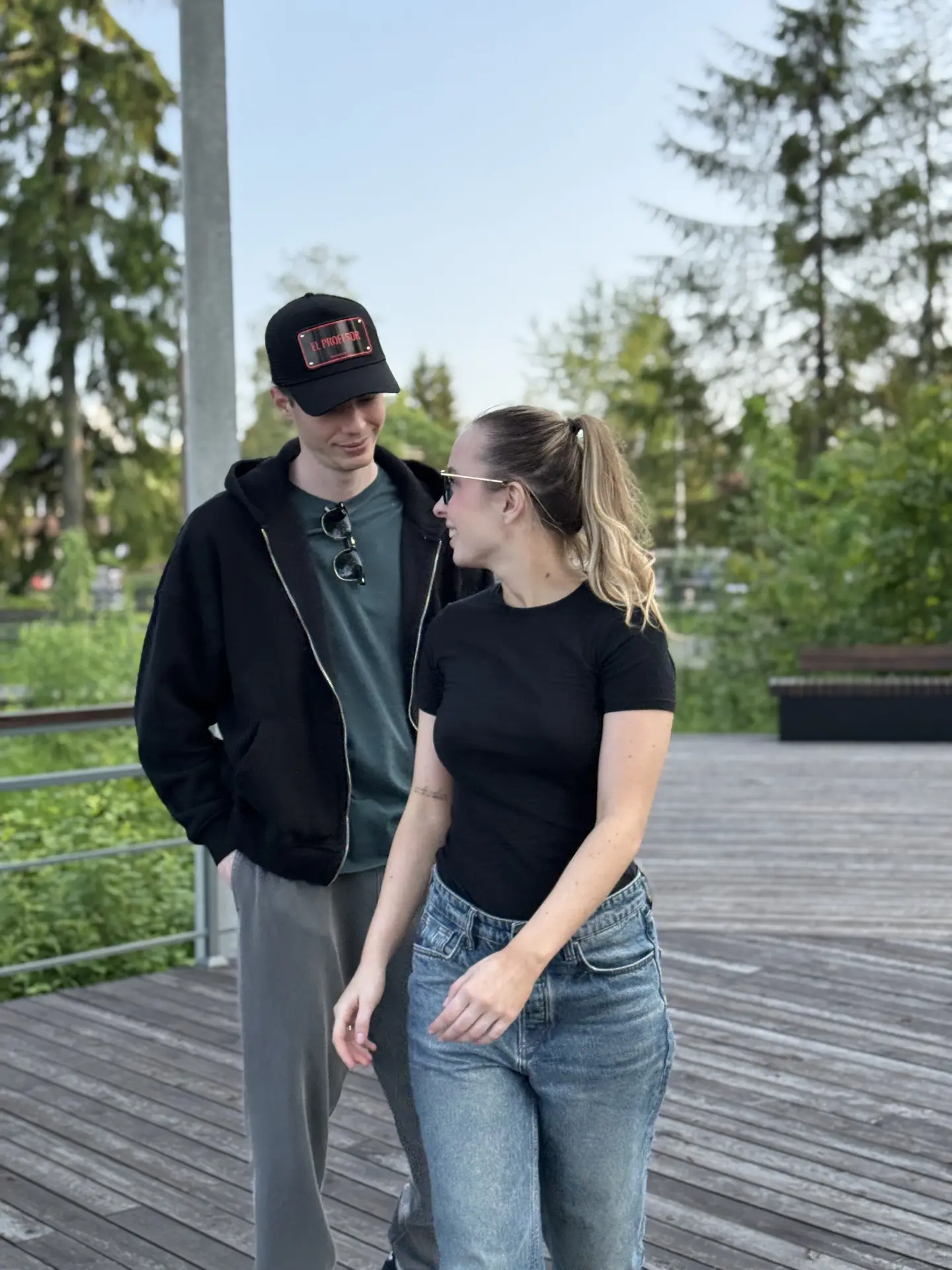 Завтра ЛЕТО 🌞 

раньше очень любила лето за то, что нет учебы и это время ощущалось как-то по-своем