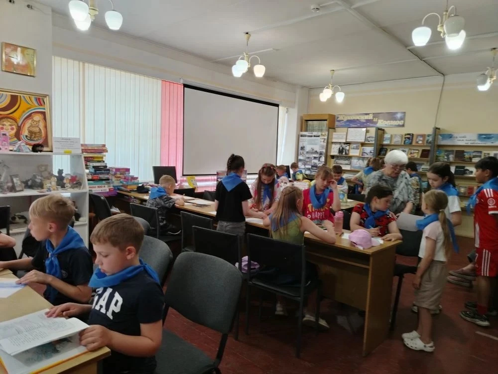 Пушкинские дни в библиотеке №2: «Солнечный лучик» зажигает звезды творчества!

Пушкинские дни в библ
