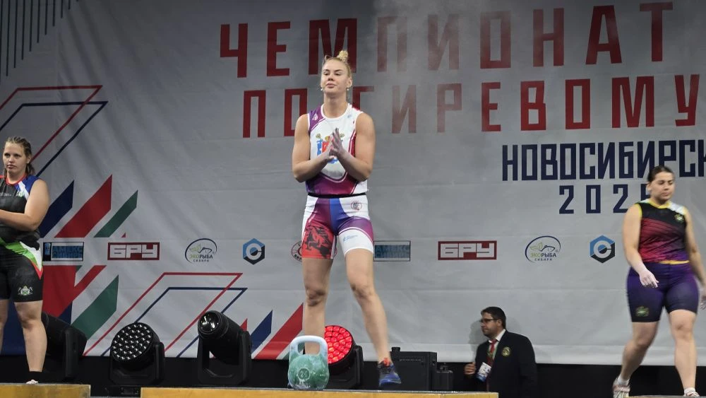 Мария Кухарева - чемпионка России в рывке в категории свыше 68 кг.
214 подьемов