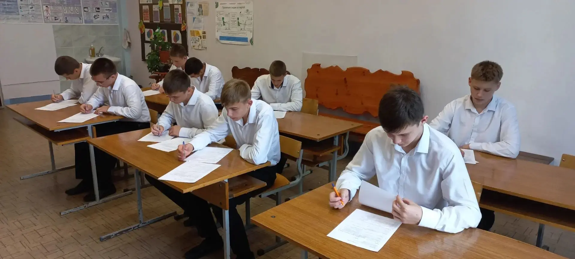 🎓 Проверка знаний и мастерства: квалификационный экзамен как шаг к профессии

📚 В Рефтинском СУВУ 