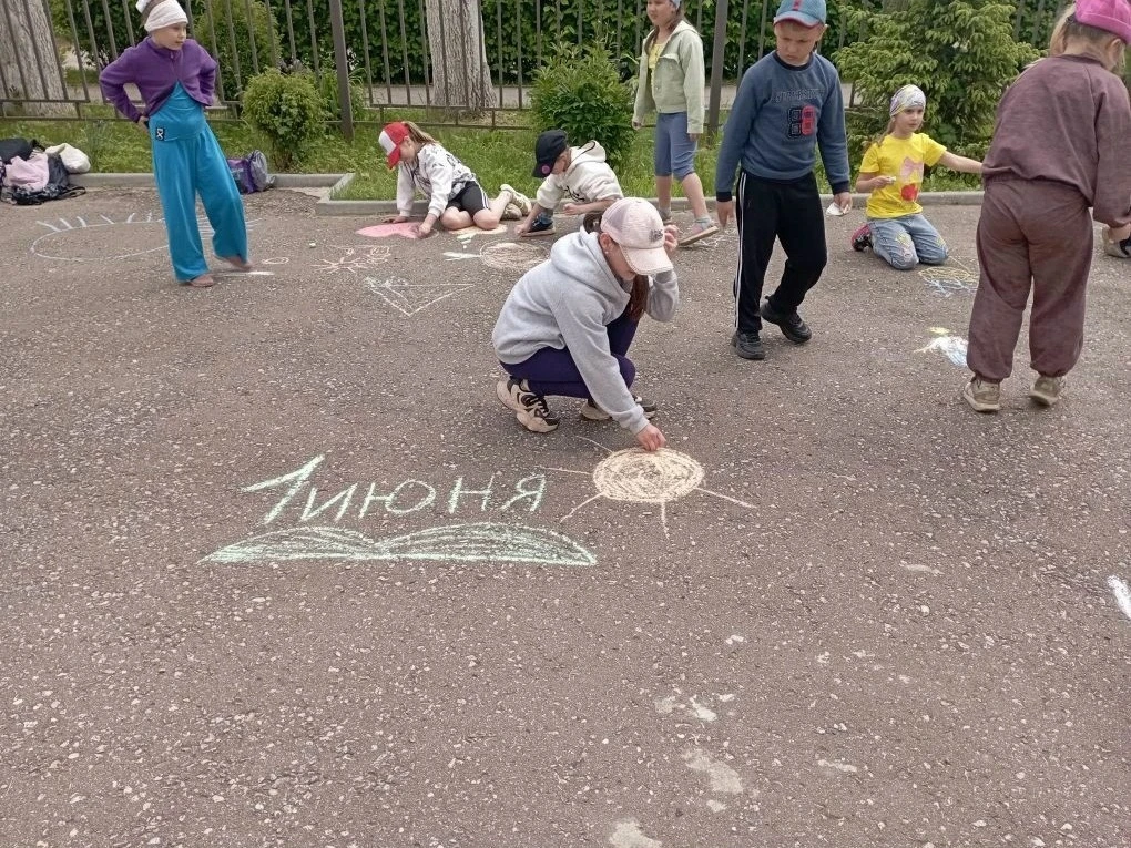 🎈 Сегодня, в День защиты детей, в нашей школе распахнул свои двери детский лагерь «Орлёнок»! 🎈 
 
