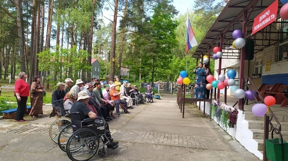 🌺 9 июня состоялась поездка творческого коллектива передвижного клуба "Мобильные" в СОГБУ "Студенец