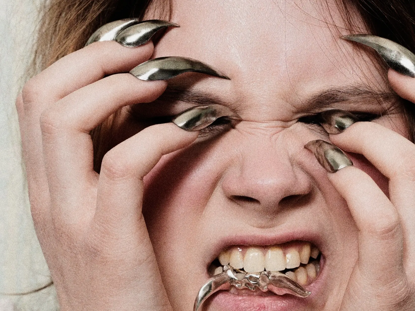 Накладные когти)

GRILLZ TEETH
inspired by the movie «Kinodontas» by Yorgos
Lanthimos
prod @daria_kz