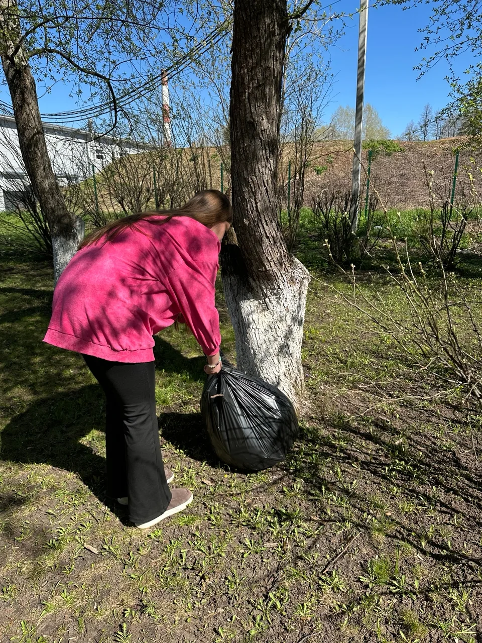 🌿 Мы за чистоту: субботник у ДК «Заря» прошёл успешно! 🌿
В рамках акции «Мы за чистоту» сотрудники