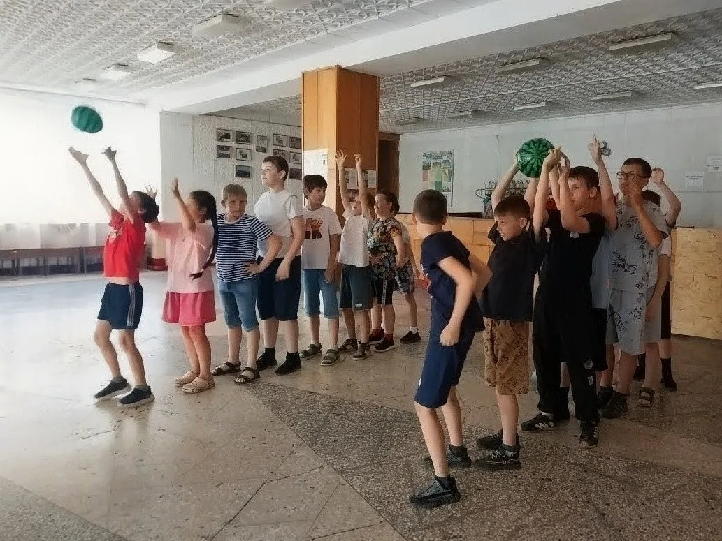 🎉 8 июня в Доме культуры «Нива» прошла конкурсно-игровая программа «Каникул много не бывает».

👫 Р