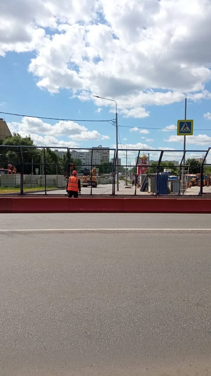 В районе будущей станции «Бирюлево» перекрыли участок Булатниковской улицы. 

✅ Бирюлево в Telegram
