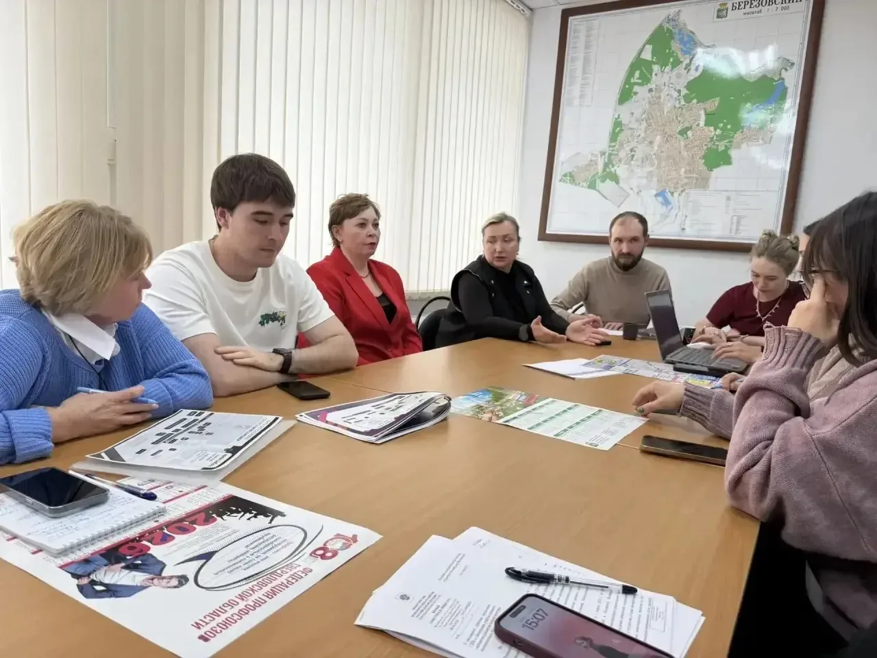 Логично было бы начать писать с каких-нибудь воспоминаний, историй, но жизнь настолько стремительна,