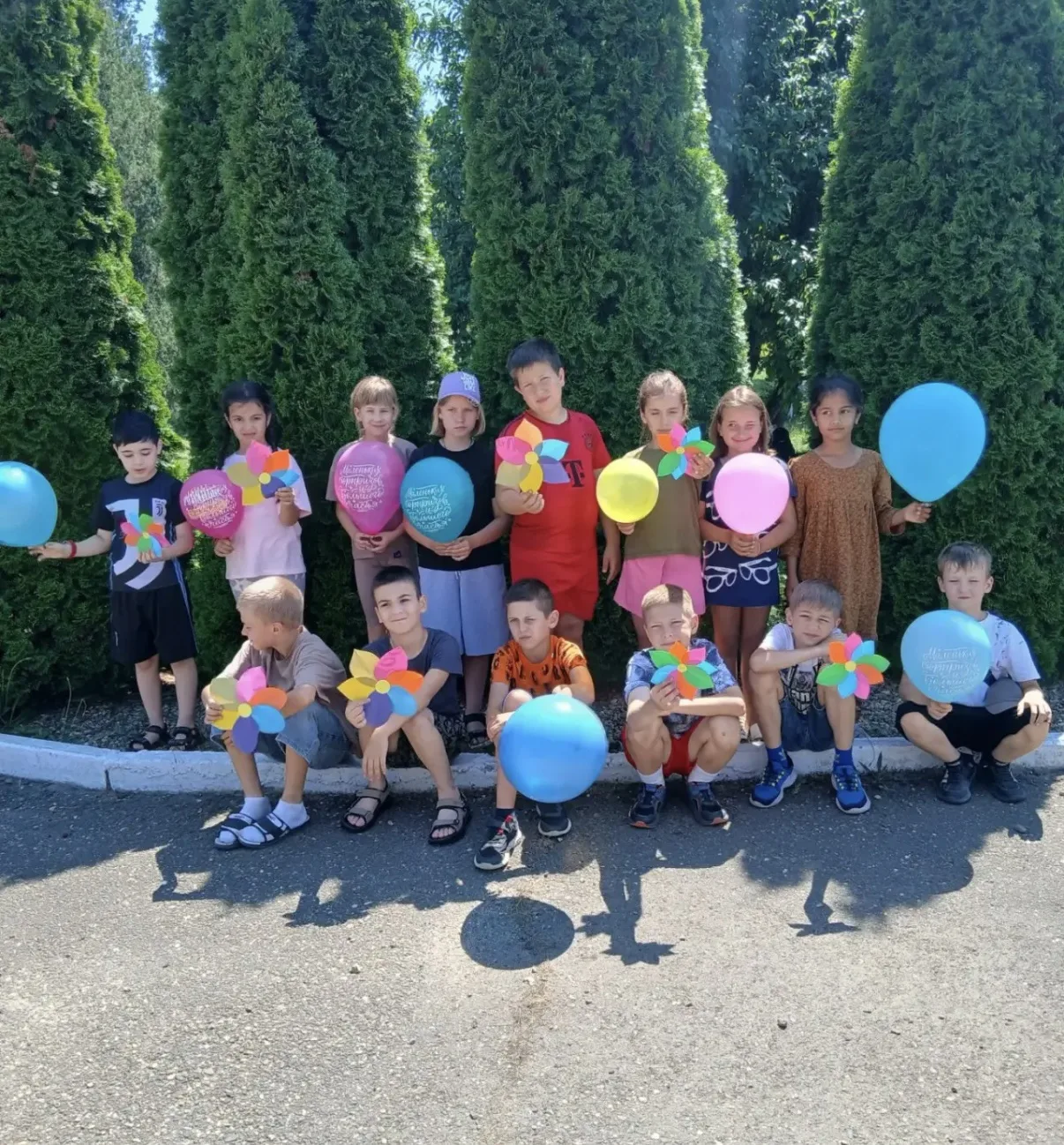 🌺🎈 В лагере «Радуга» отгремел День цветов и шаров! 🎈🌺

Яркие букеты, воздушные гирлянды, весёлые