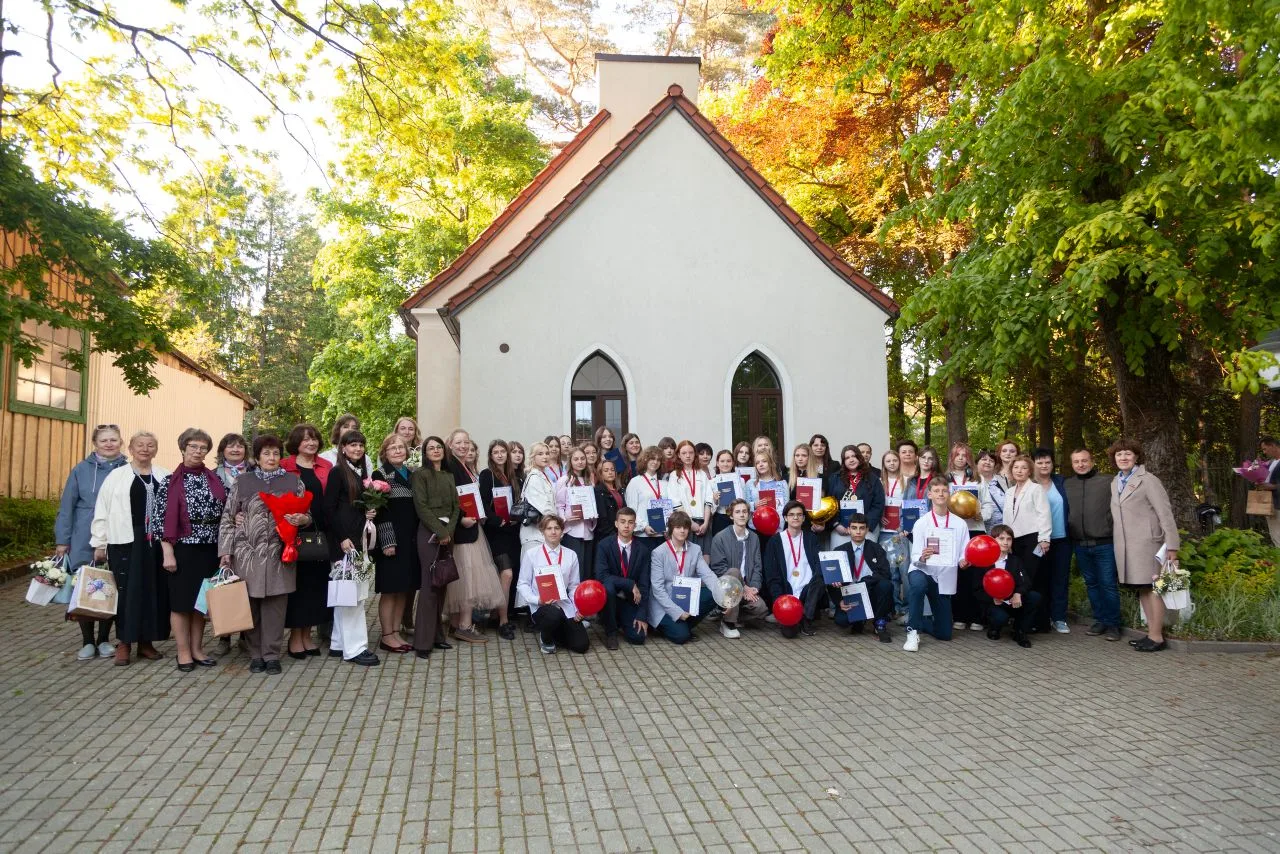 🎓В добрый путь, выпускники Детской школы искусств!

🌸✨28 мая в нашей ДШИ состоялся самый трогатель