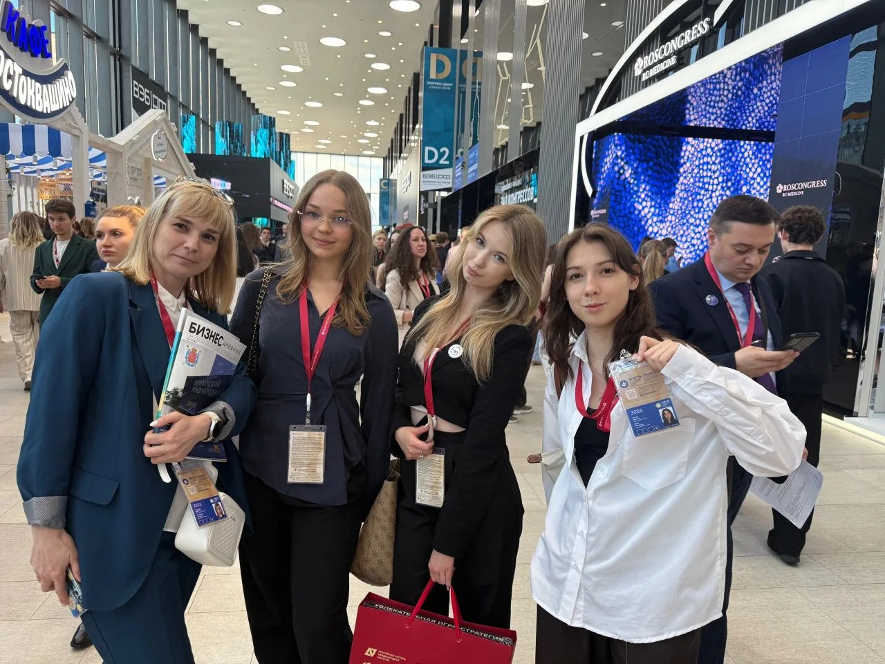 #ЮныеПредприниматели 
🤩Масштабность, грандиозность и много бизнеса - все это про поездку на ПМЭФ - 