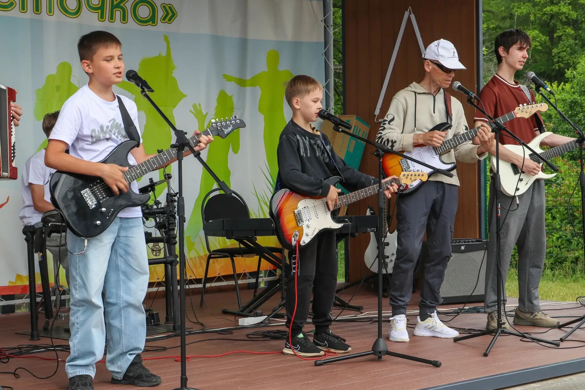 В Бавлах впервые состоялся музыкальный марафон «Живой вайб»🎸

Это был настоящий праздник любителей 