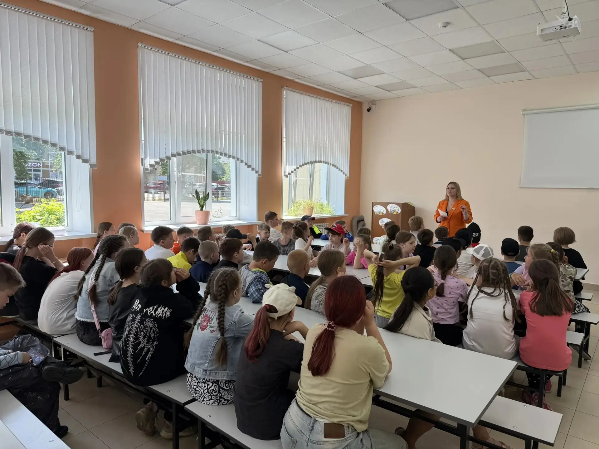 📚 День русского языка в «Колокольчике»! 
 
4 июня наш пришкольный лагерь «Колокольчик» превратился 