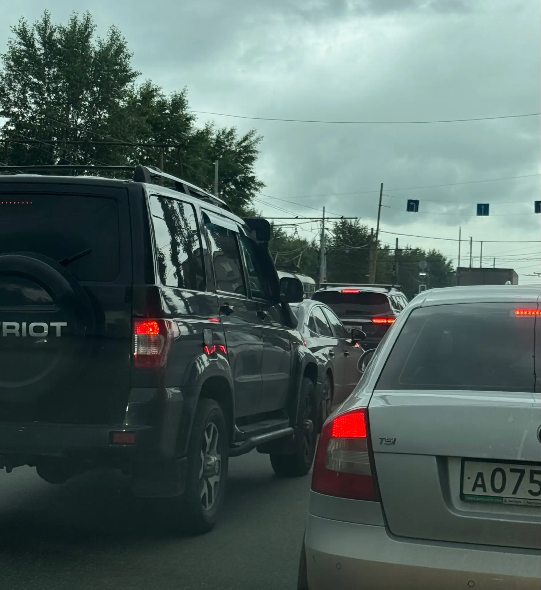 Предпраздничный четверг. Стою в пробке. Бесит всё. Sистер присылает рассказ, ржунимогу😂😂😂

…. неб