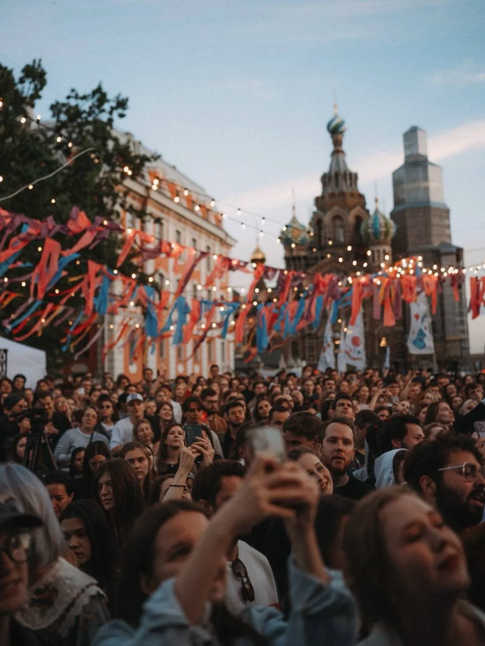 Музыкальный фестиваль на мостах Петербурга 

Три вечера подряд центр города превратится в большую сц