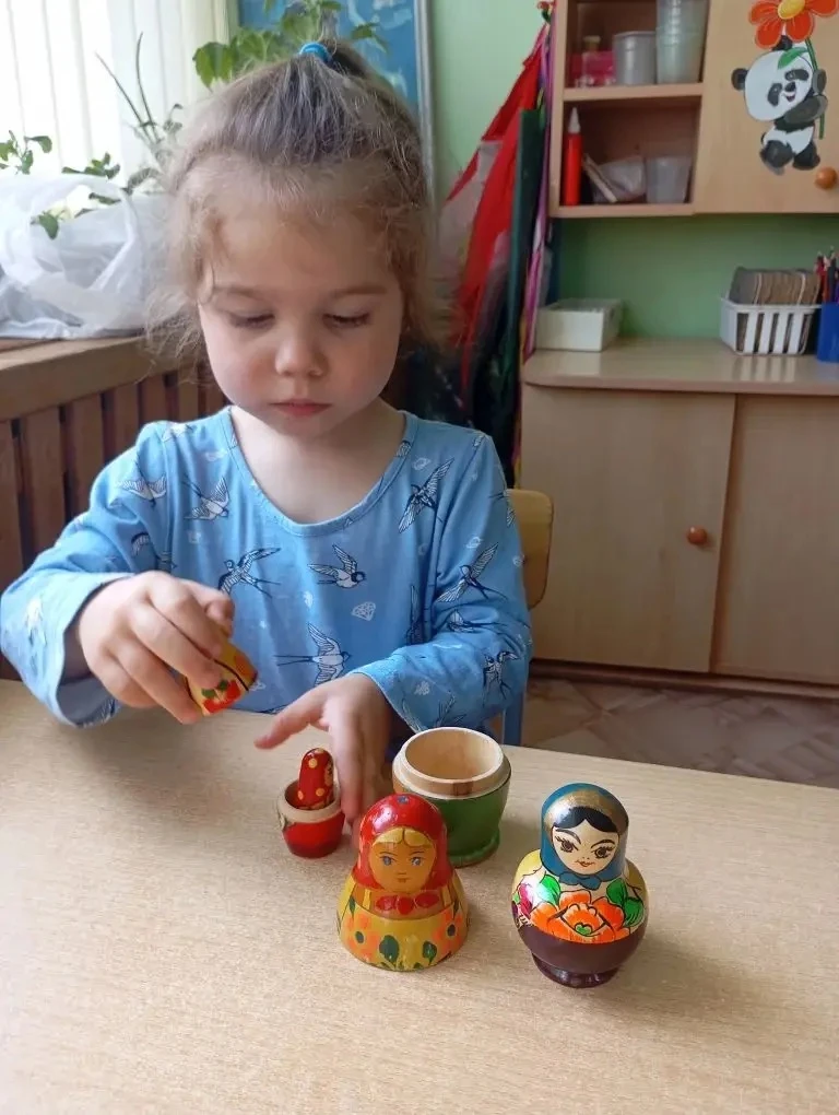Развлечение "День России" в группе "Сказка".
Цель:
 воспитание чувства уважения и любви к своей Роди
