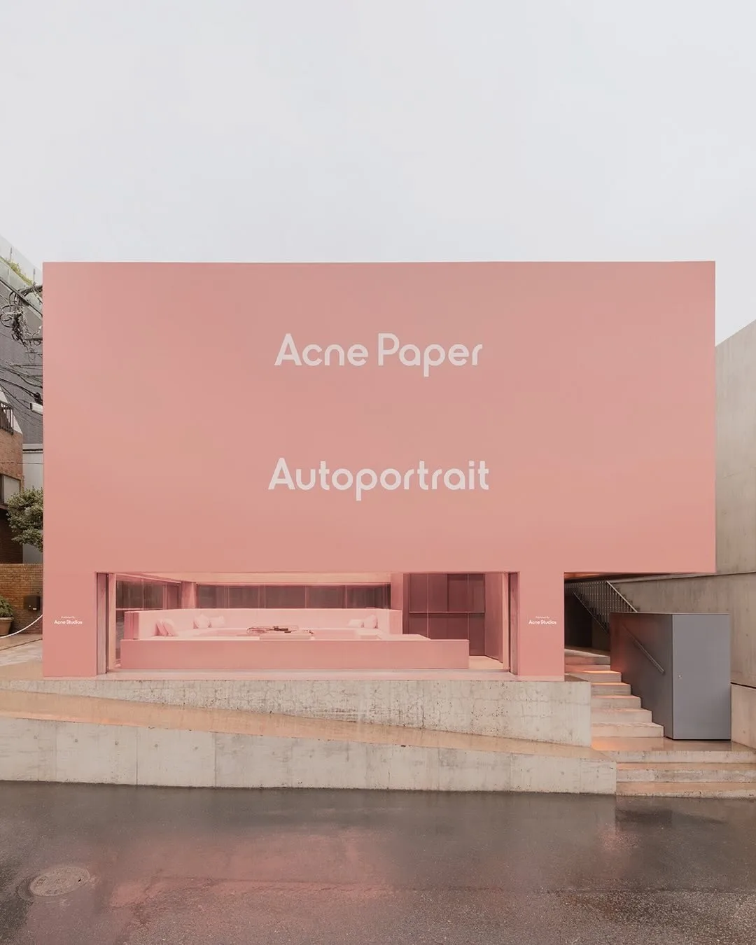 🩷 Розовый, который стал фирменным кодом Acne Studios.

Acne Studios продолжают превращать свой куль